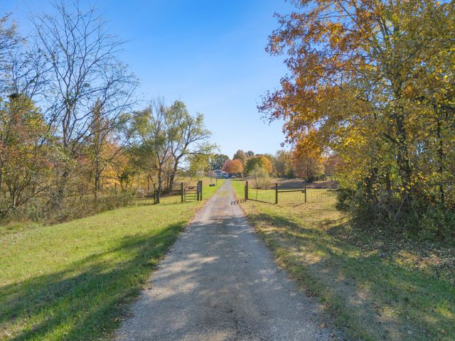 1325 Lost Country Dr, Springfield, TN 37172