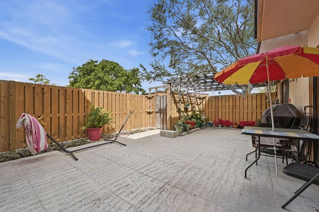 933 9th Lane A, Greenacres, FL 33463
