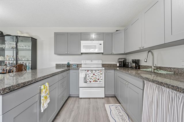 933 9th Lane A, Greenacres, FL 33463