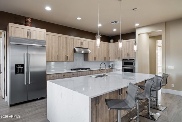 355 E MARYLAND Avenue, Phoenix, AZ 85012