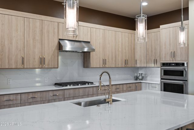 355 E MARYLAND Avenue, Phoenix, AZ 85012