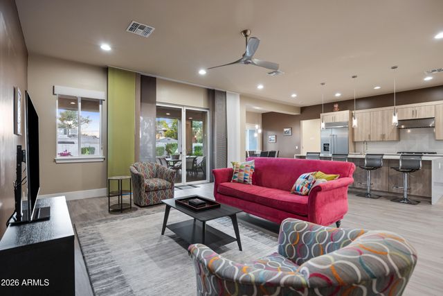 355 E MARYLAND Avenue, Phoenix, AZ 85012