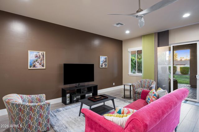 355 E MARYLAND Avenue, Phoenix, AZ 85012