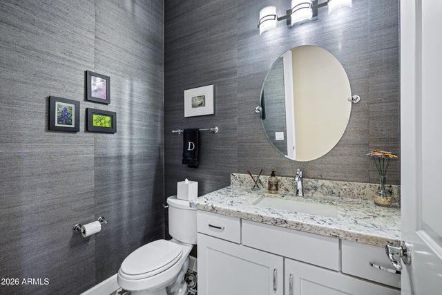 355 E MARYLAND Avenue, Phoenix, AZ 85012