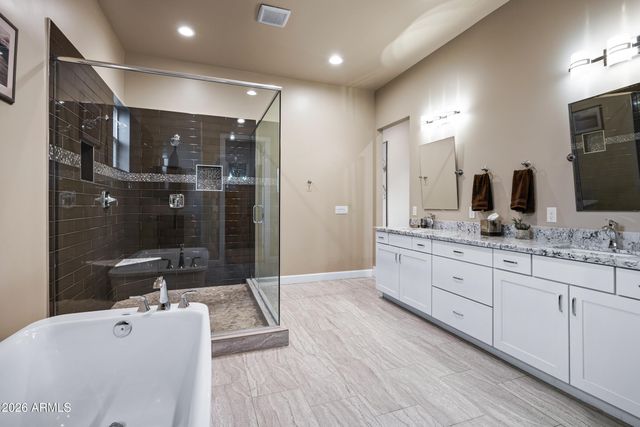 355 E MARYLAND Avenue, Phoenix, AZ 85012