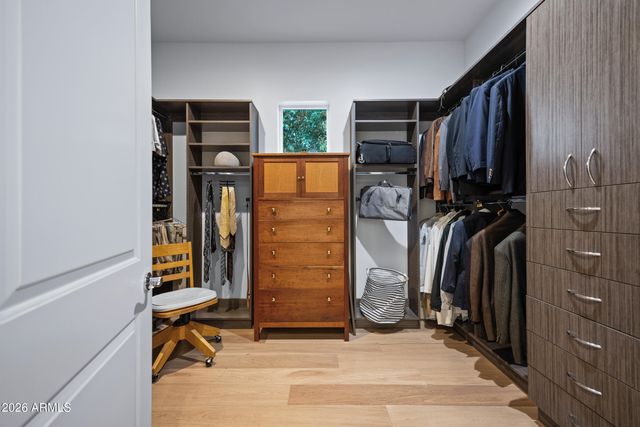 355 E MARYLAND Avenue, Phoenix, AZ 85012