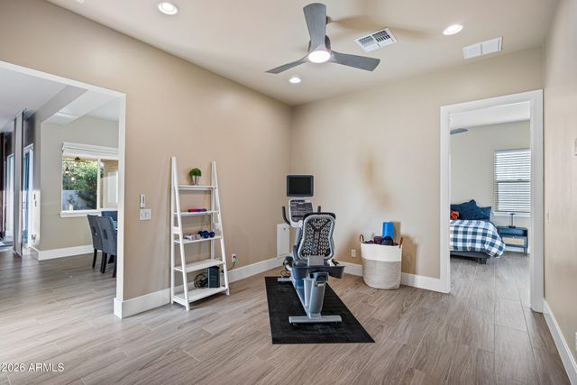 355 E MARYLAND Avenue, Phoenix, AZ 85012