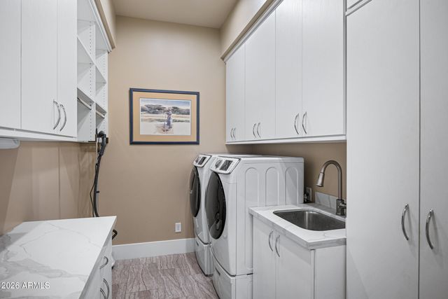 355 E MARYLAND Avenue, Phoenix, AZ 85012