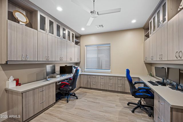 355 E MARYLAND Avenue, Phoenix, AZ 85012