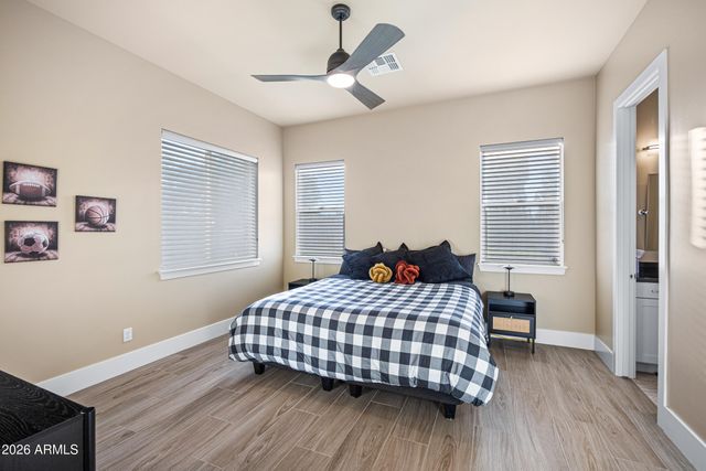 355 E MARYLAND Avenue, Phoenix, AZ 85012