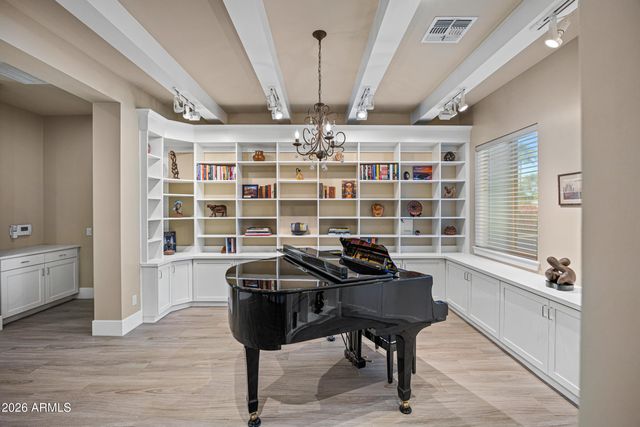 355 E MARYLAND Avenue, Phoenix, AZ 85012