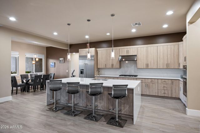 355 E MARYLAND Avenue, Phoenix, AZ 85012