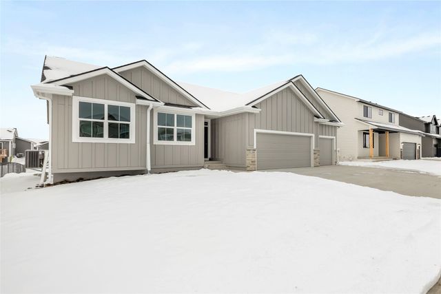 3116 NW 27th Circle, Ankeny, IA 50023