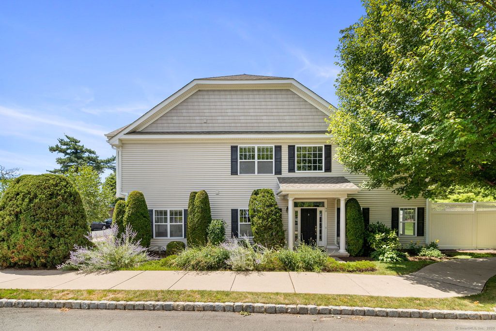 90 Park Place Circle 90, West Hartford, CT 06110