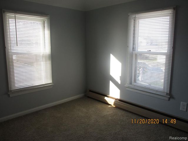 160 S Roehrig, Trenton, MI 48183