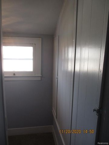 160 S Roehrig, Trenton, MI 48183