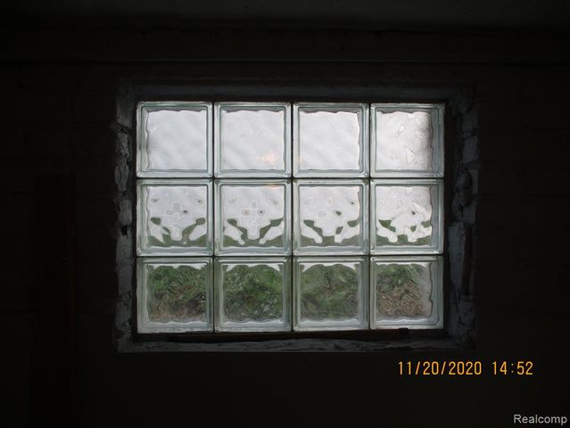 160 S Roehrig, Trenton, MI 48183