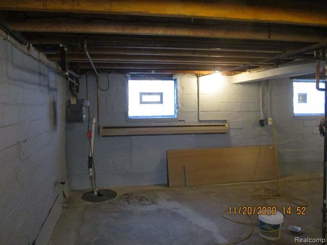 160 S Roehrig, Trenton, MI 48183