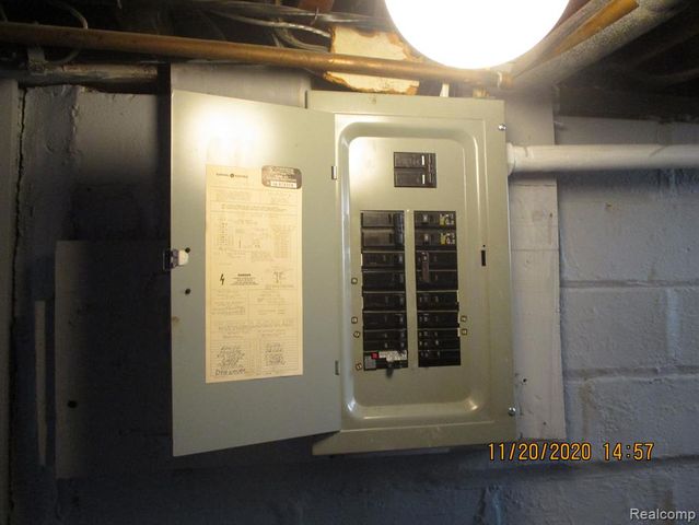 160 S Roehrig, Trenton, MI 48183