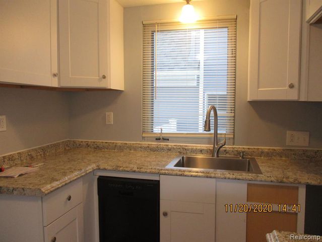 160 S Roehrig, Trenton, MI 48183