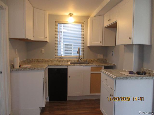 160 S Roehrig, Trenton, MI 48183