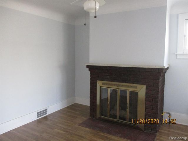 160 S Roehrig, Trenton, MI 48183