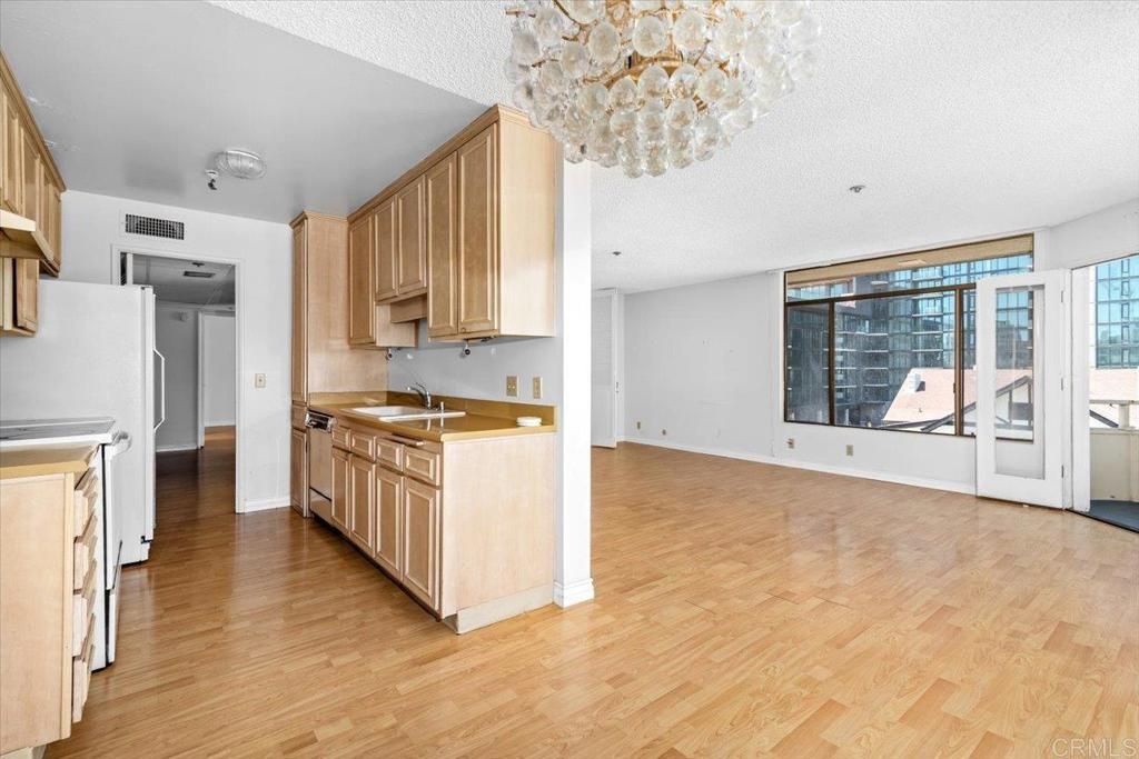 Image 14 of property listing at 3290 6Th Avenue 4C, San Diego, CA 92103