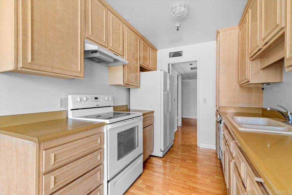 Image 15 of property listing at 3290 6Th Avenue 4C, San Diego, CA 92103