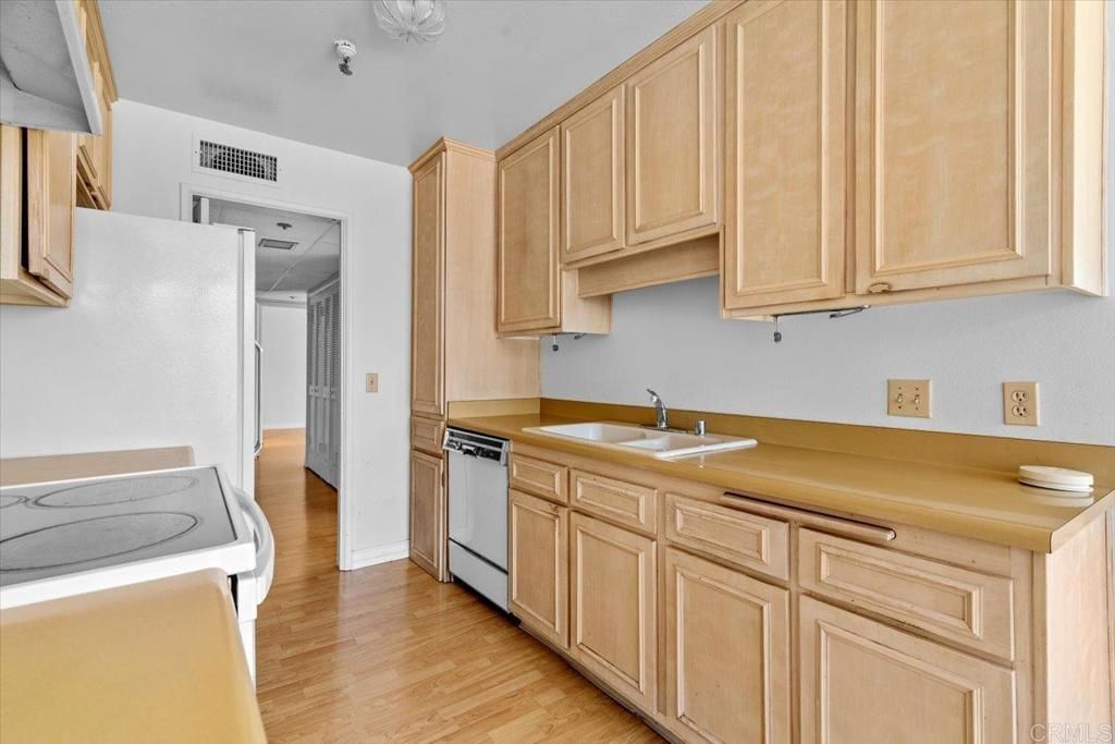 Image 16 of property listing at 3290 6Th Avenue 4C, San Diego, CA 92103