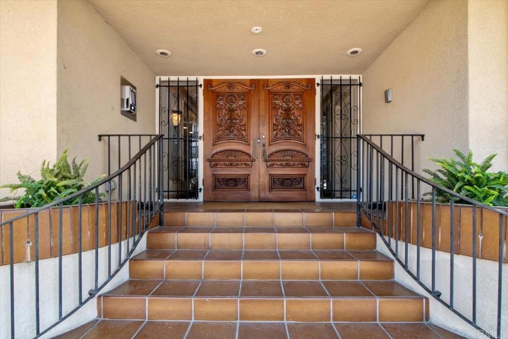 Image 3 of property listing at 3290 6Th Avenue 4C, San Diego, CA 92103