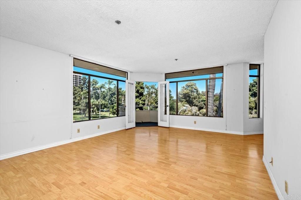 Image 5 of property listing at 3290 6Th Avenue 4C, San Diego, CA 92103