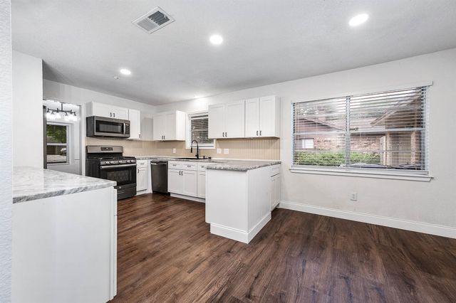 1908 Maxwell Circle, Alvin, TX 77511