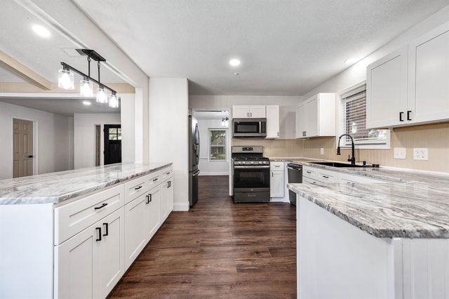 1908 Maxwell Circle, Alvin, TX 77511