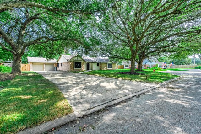 1908 Maxwell Circle, Alvin, TX 77511
