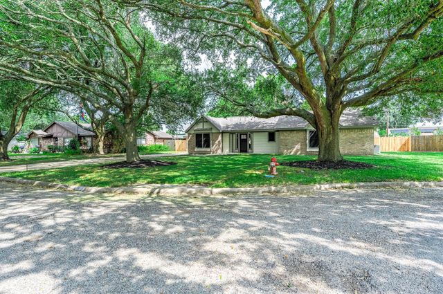 1908 Maxwell Circle, Alvin, TX 77511