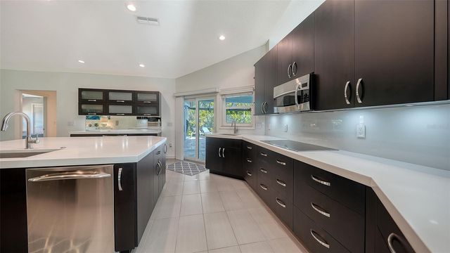 6948 STETSON STREET CIRCLE, Sarasota, FL 34243