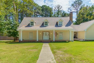 101 Pinewood Dr., Hattiesburg, MS 39402