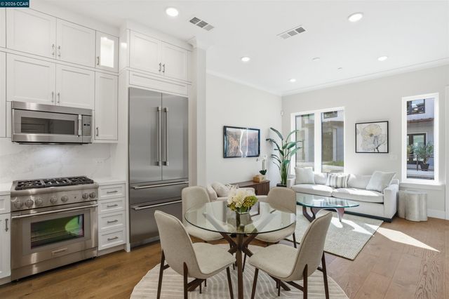 80 Woodbury Highlands Place 16, Lafayette, CA 94549