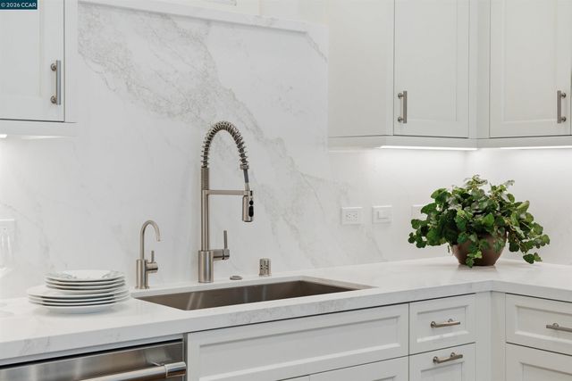 80 Woodbury Highlands Place 16, Lafayette, CA 94549