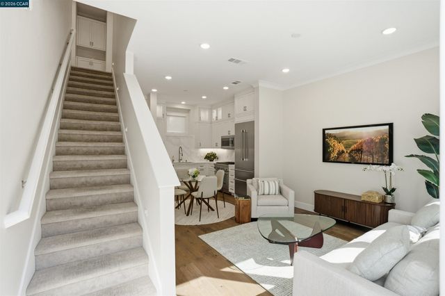 80 Woodbury Highlands Place 16, Lafayette, CA 94549