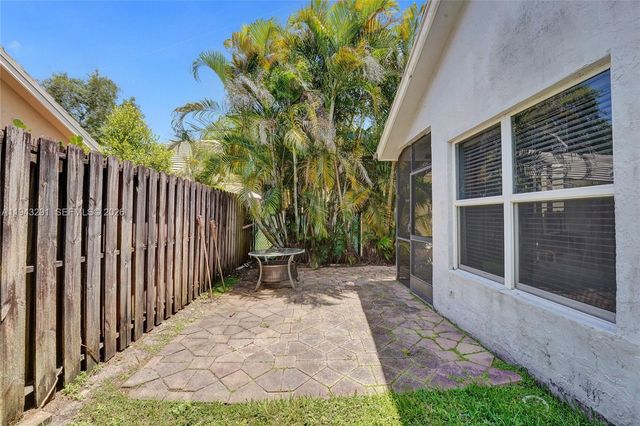 2702 Arborwood Rd, Davie, FL 33328