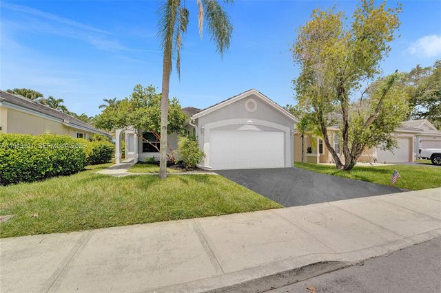2702 Arborwood Rd, Davie, FL 33328