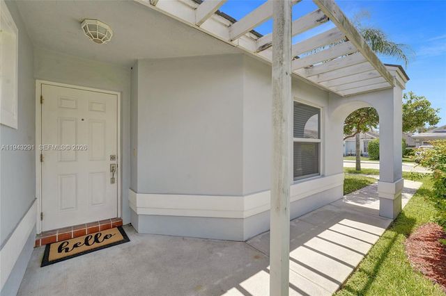 2702 Arborwood Rd, Davie, FL 33328