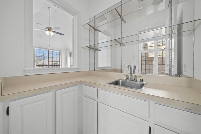 1205 Olde Town Drive, Irving, TX 75061