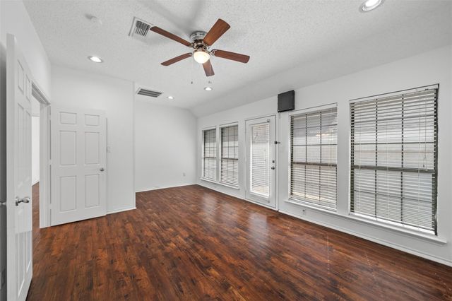 1205 Olde Town Drive, Irving, TX 75061