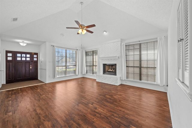 1205 Olde Town Drive, Irving, TX 75061