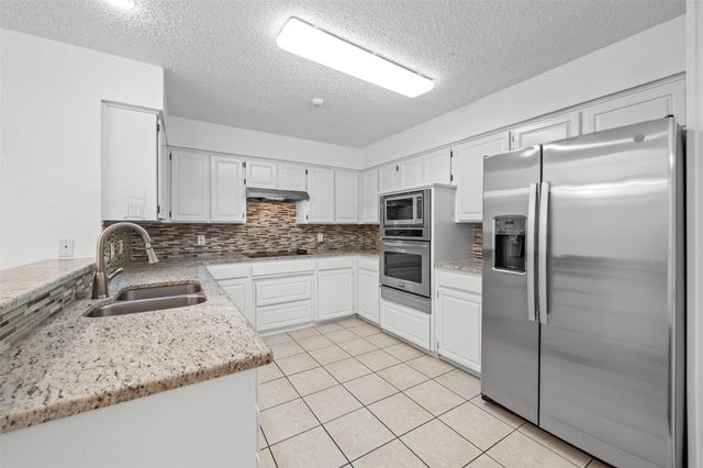 1205 Olde Town Drive, Irving, TX 75061