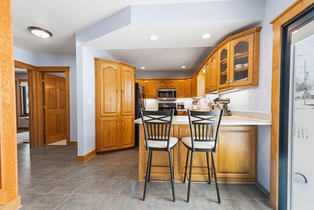 828 E Silver Spring DRIVE, Whitefish Bay, WI 53217