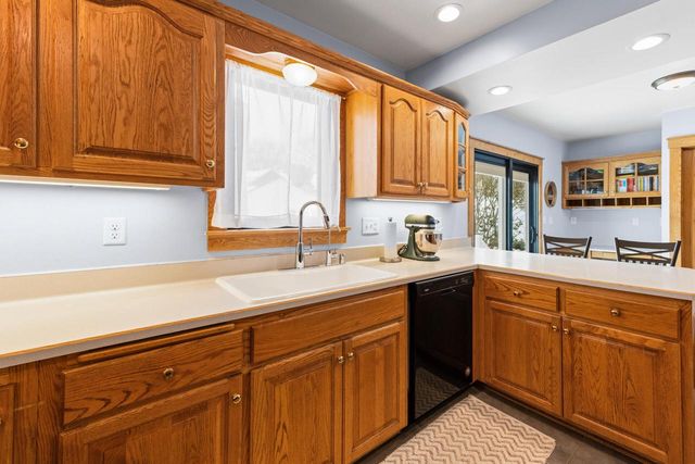 828 E Silver Spring DRIVE, Whitefish Bay, WI 53217