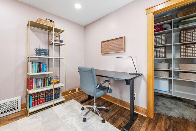 828 E Silver Spring DRIVE, Whitefish Bay, WI 53217